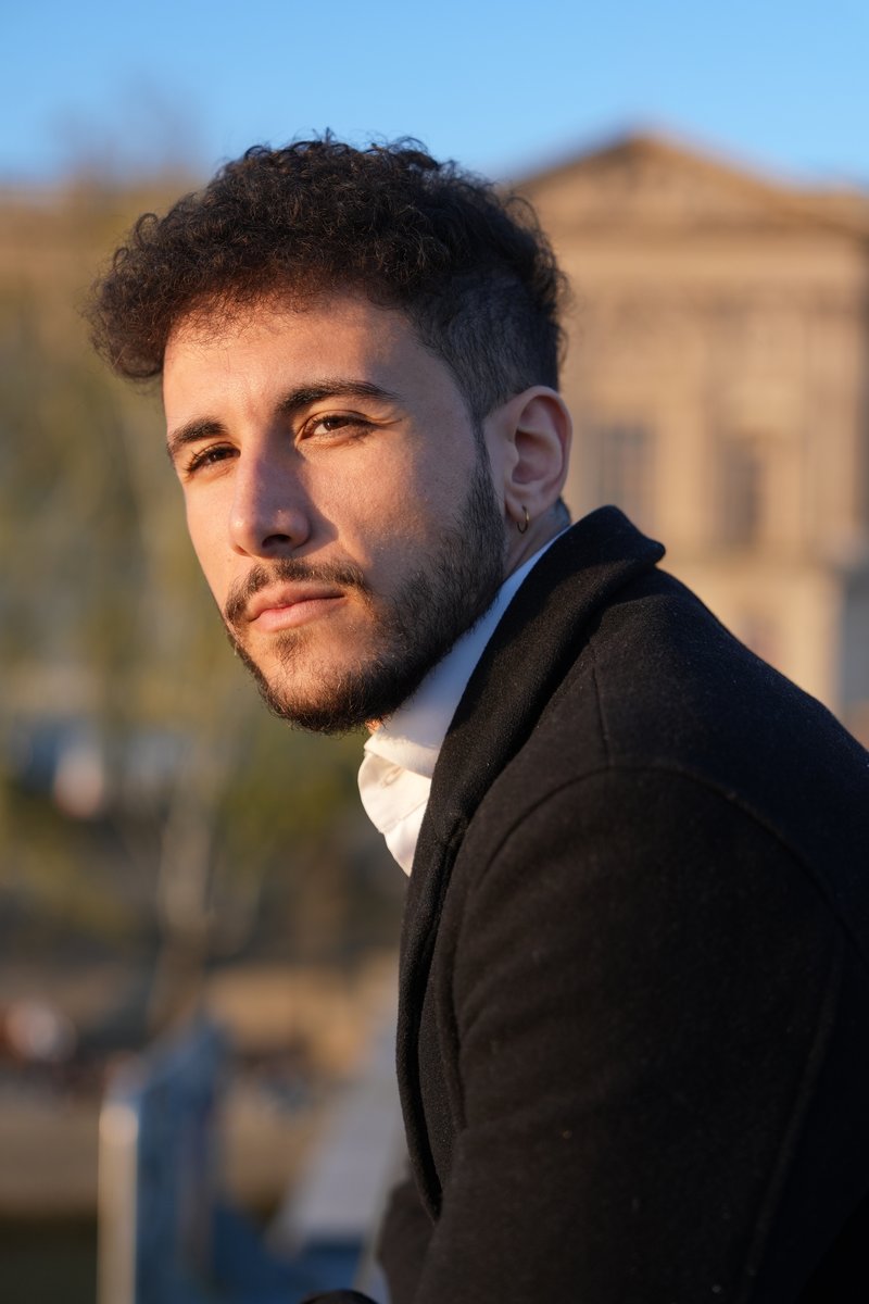 El Rayhan Loudhni — Regard confiant, portrait artistique à Paris